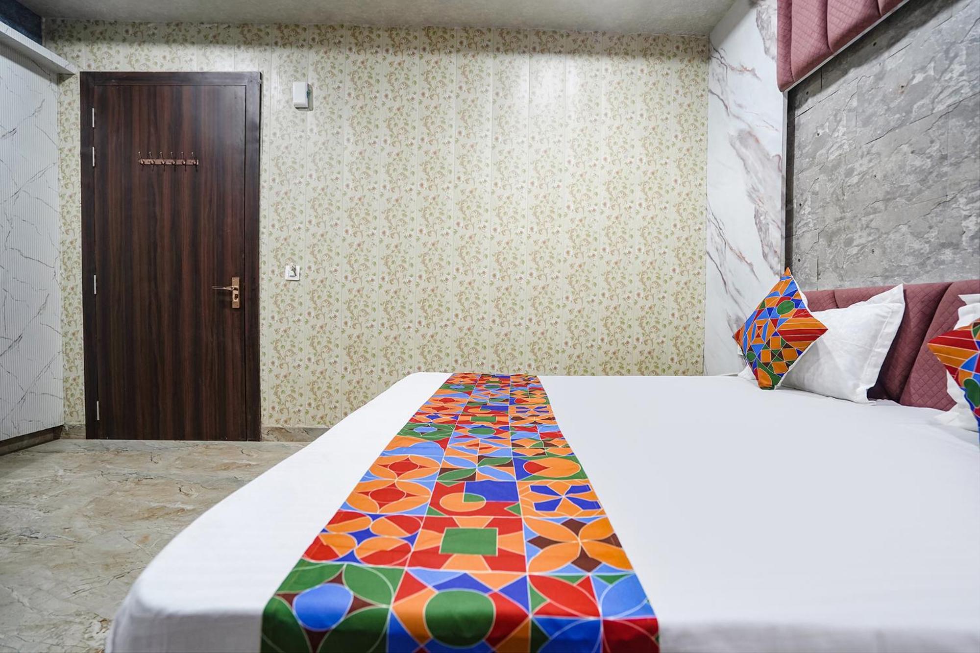 Hotel Fabhotel Shree Priya Pritam Dham Vrindavan