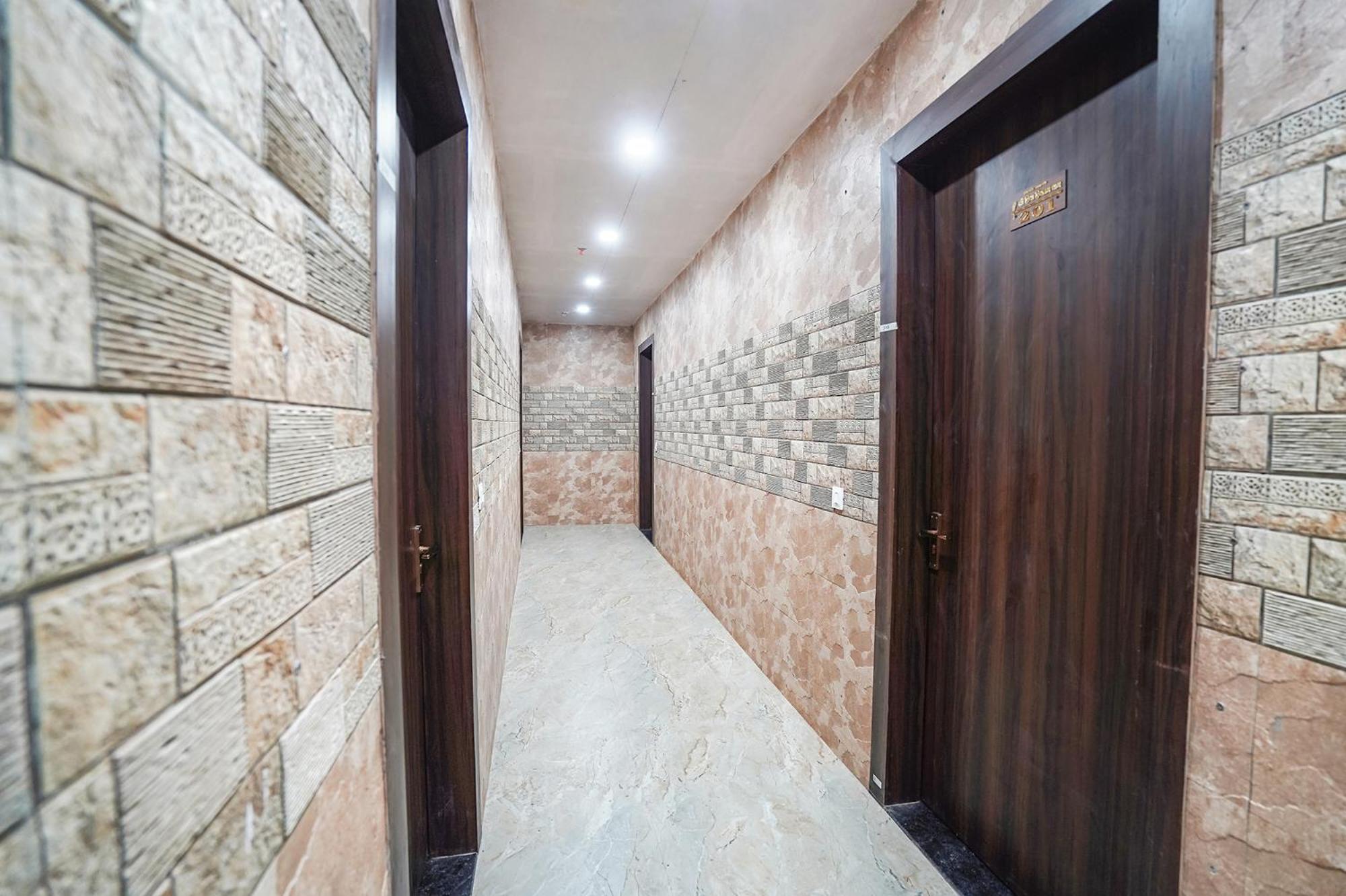Fabhotel Shree Priya Pritam Dham Vrindavan