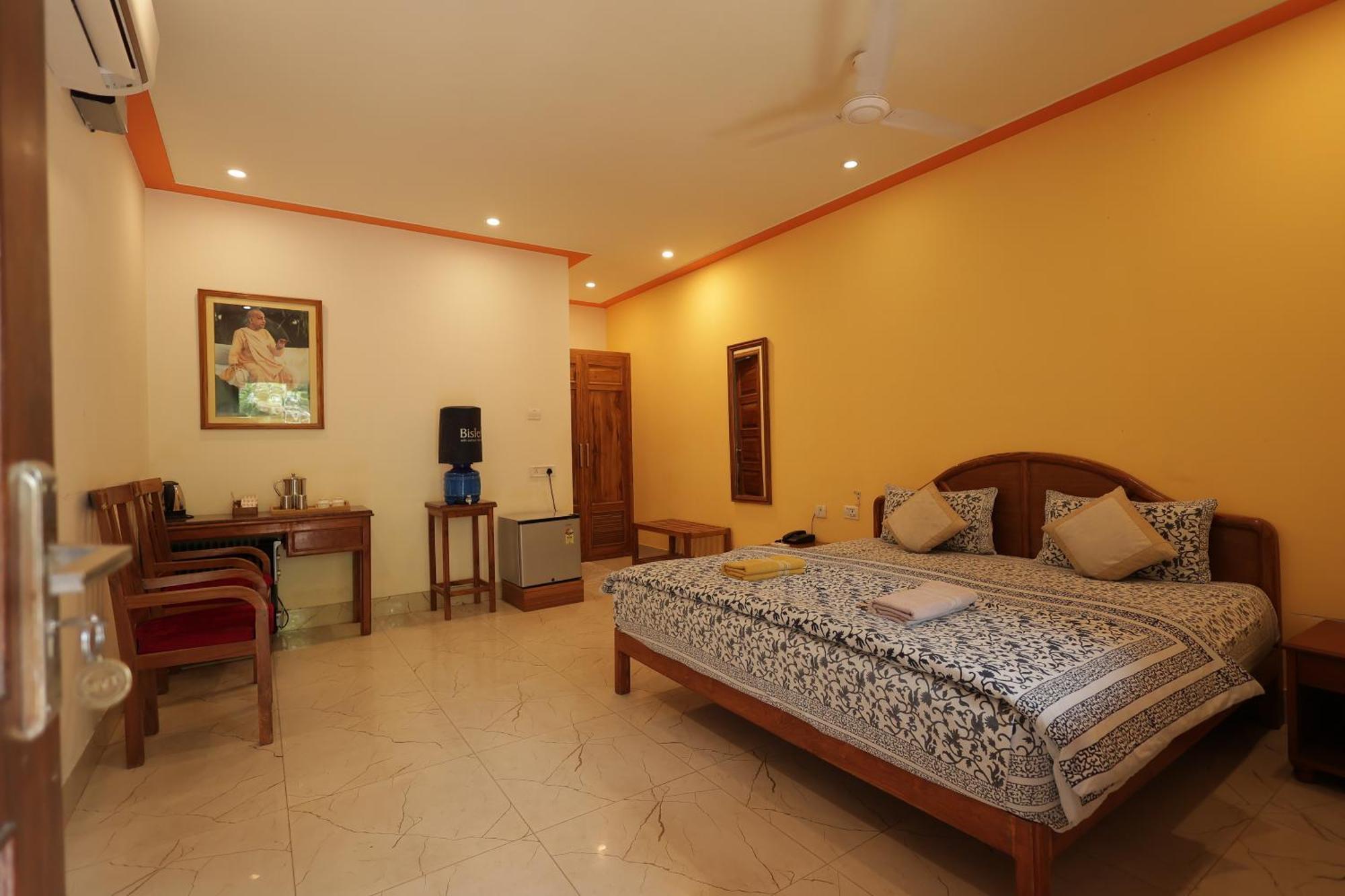 Hotel Mvt & Restaurant Vrindavan