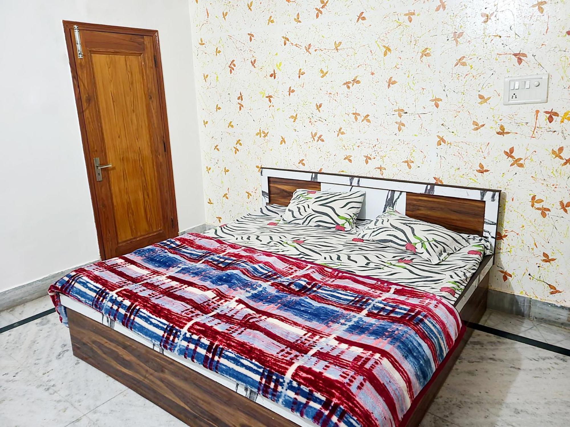 Hotel Krishnashrya Near Banke Bihari Temple *