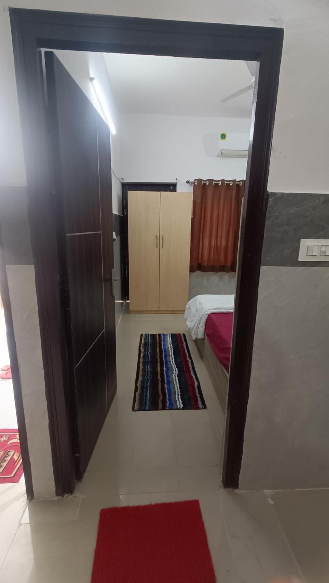 Radha Rachna Apartment *