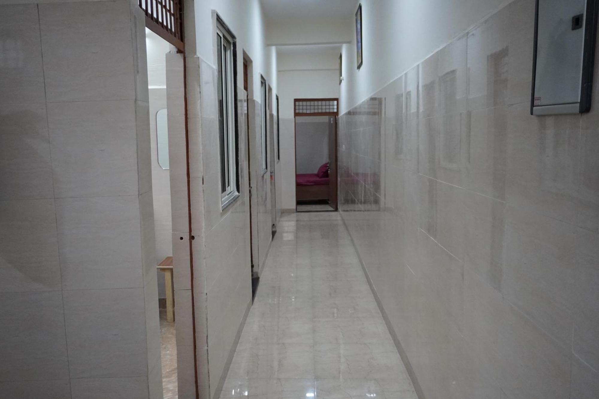 Shree Radha Rani Dham, Near Iskcon And Prem Mandir