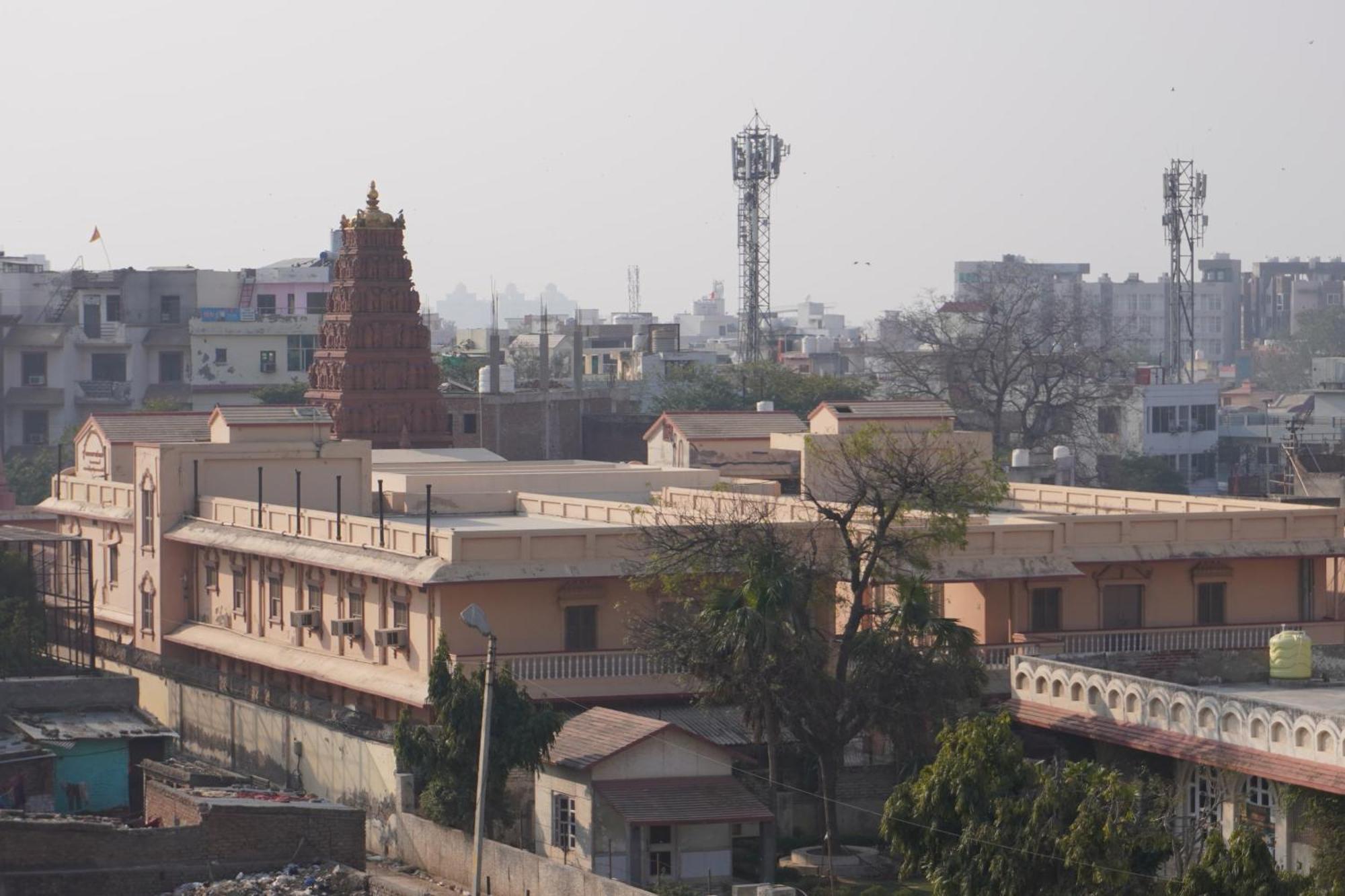 Hotel Shree Radha Rani Dham, Near Iskcon And Prem Mandir 3*