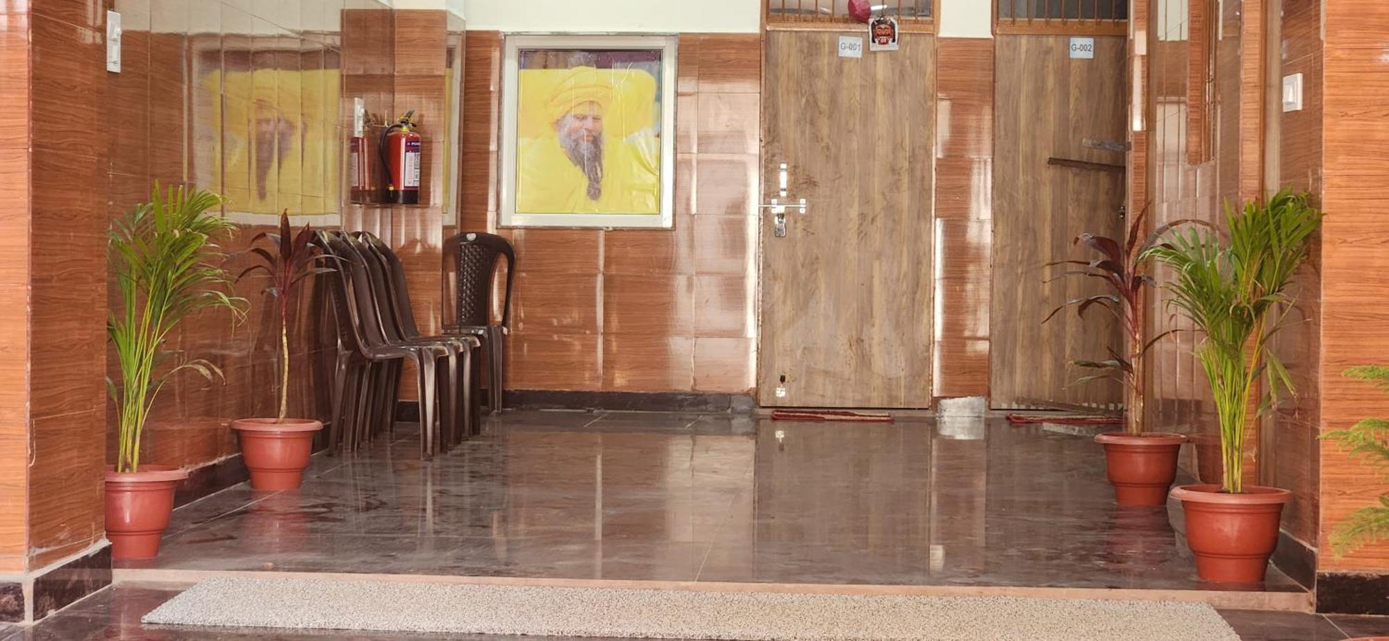 Shri Radha Rani Dham, Near Iskcon And Prem Mandir 3* Vrindavan