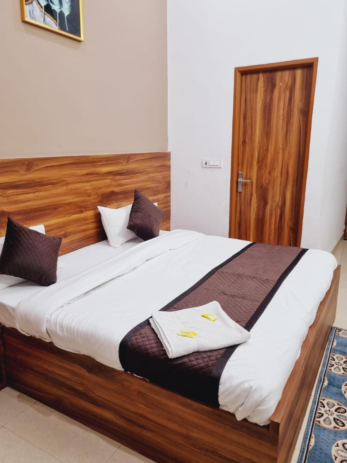 Mukund Palace- In House Parking - Best Rated Area * Vrindavan