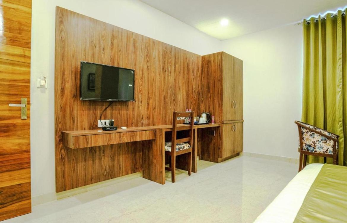 Hotel Tulip Best Rated Area In Vrindavan- Free 5g Wifi, Inhouse Parking Vrindavan