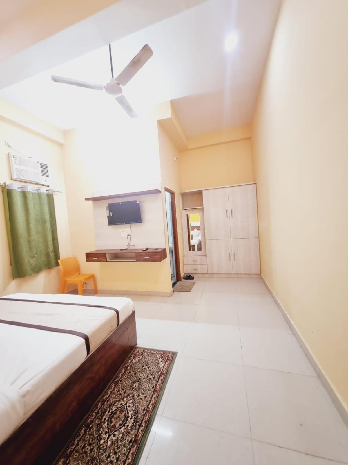 Tulip Best Rated Area In Vrindavan- Free 5g Wifi, Inhouse Parking Hotel 3*