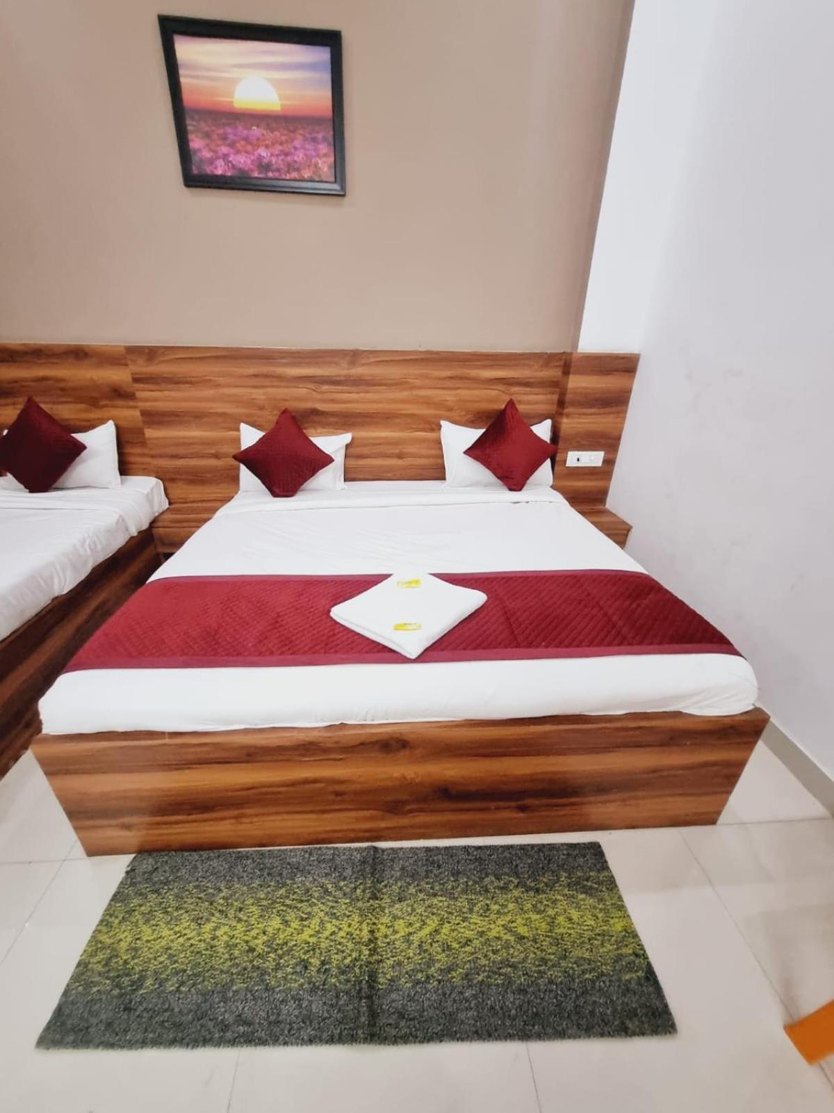 Royal Sarovar Near Prem Mandir 4*