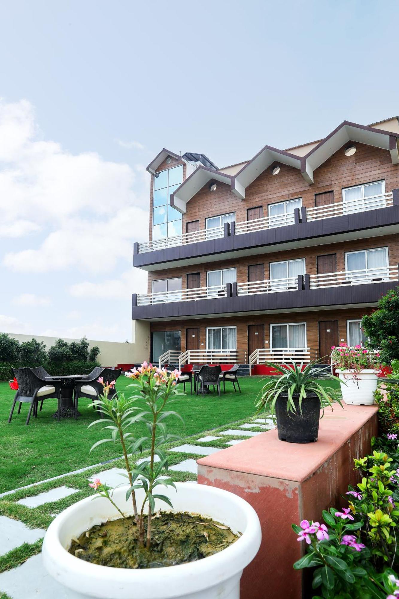Hotel The Vrindwoods Vrindavan