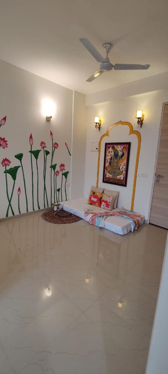 Apartment Vasudev Kutumb Atithi Devo Bava