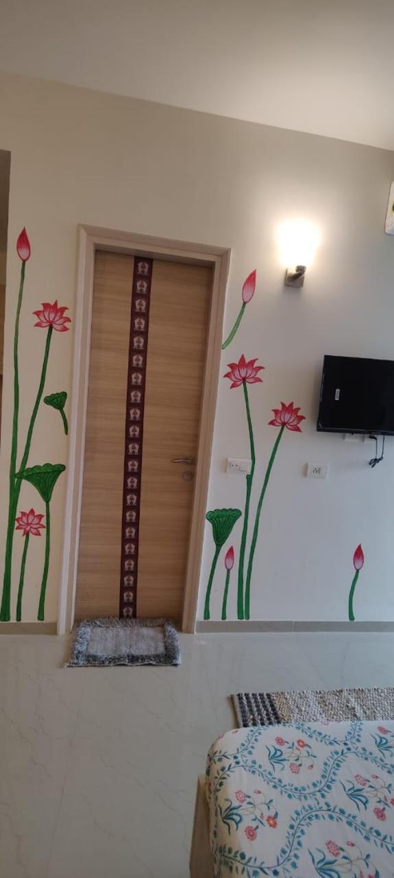 Apartment Vasudev Kutumb Atithi Devo Bava *