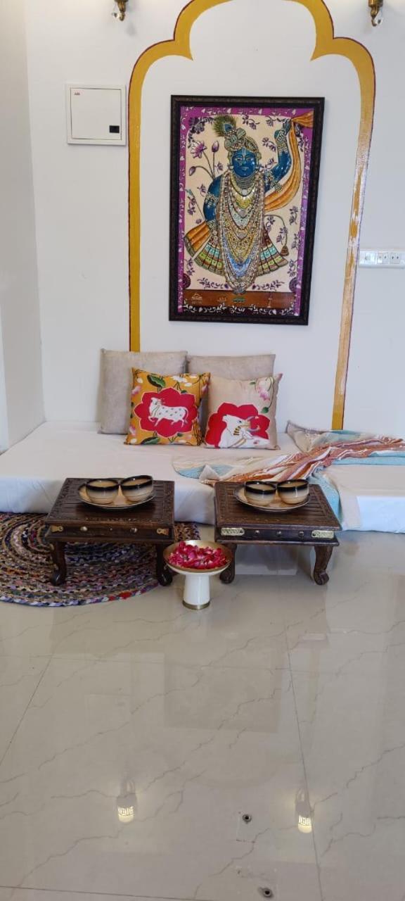 Vasudev Kutumb Atithi Devo Bava * Vrindavan
