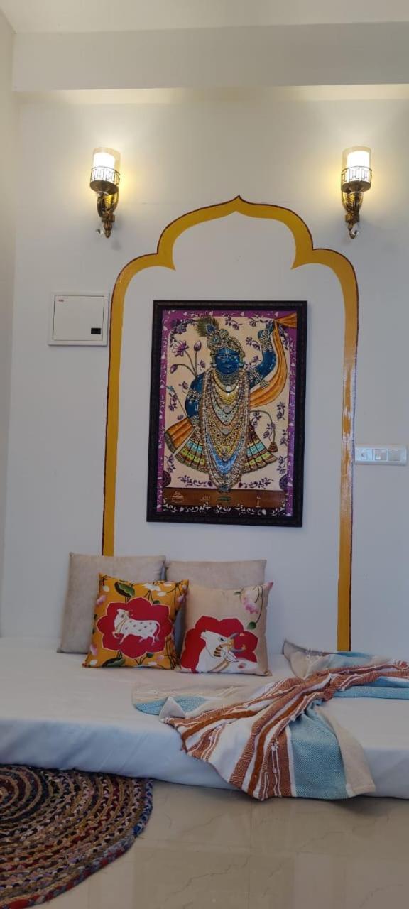 Vasudev Kutumb Atithi Devo Bava