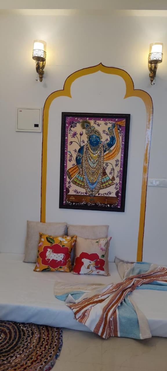 Apartment Vasudev Kutumb Atithi Devo Bava *