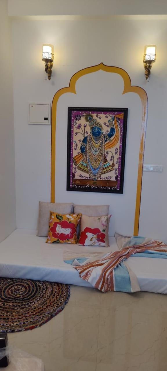 Apartment Vasudev Kutumb Atithi Devo Bava Vrindavan