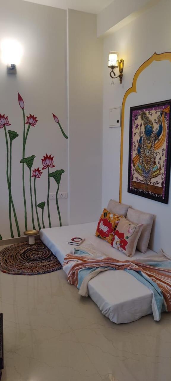 Vasudev Kutumb Atithi Devo Bava Apartment *