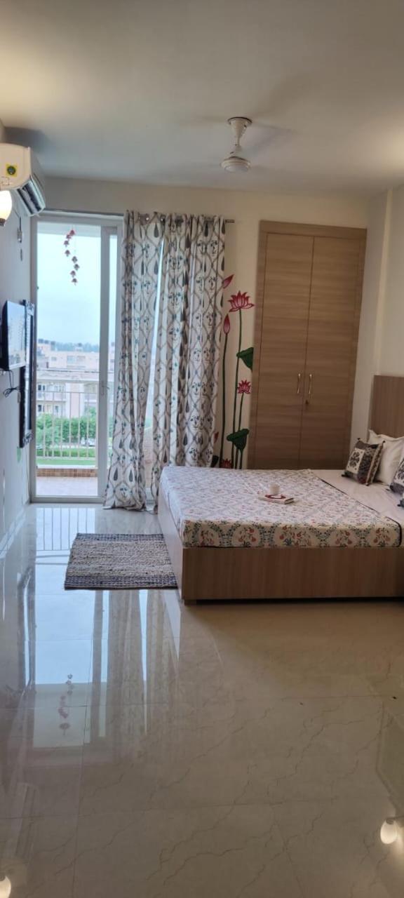 Vasudev Kutumb Atithi Devo Bava Apartment