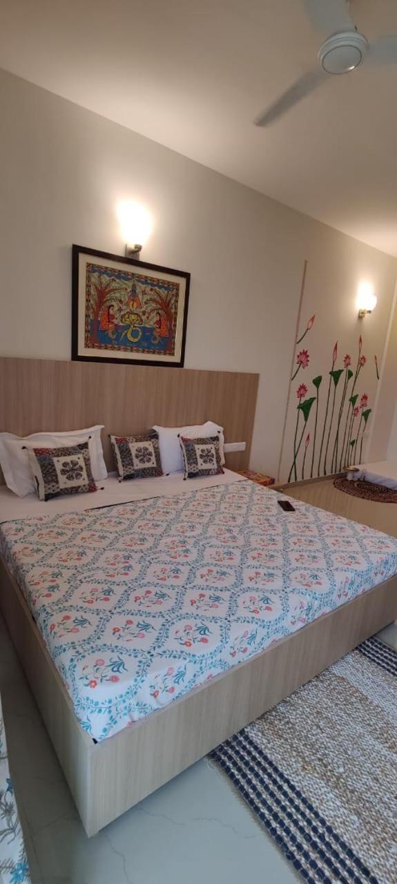 Vasudev Kutumb Atithi Devo Bava Apartment *