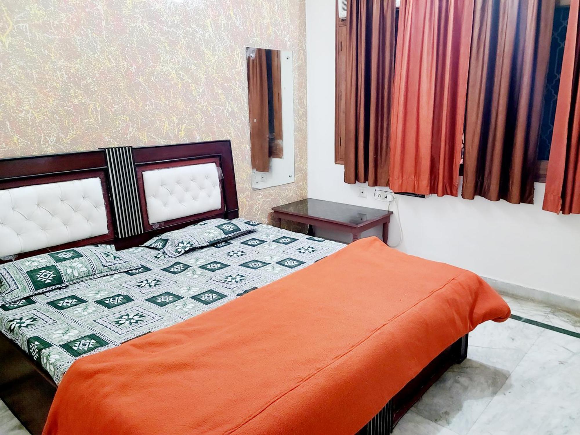 Bed & Breakfast Krishnashrya - Near Prem Mandir *
