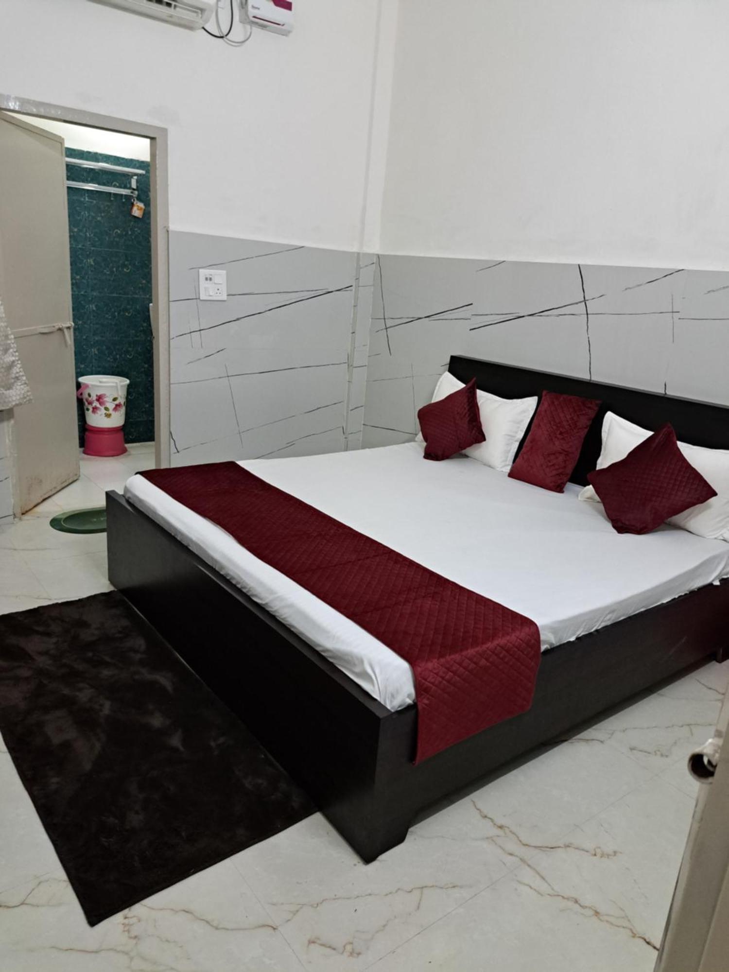 Hotel Shri Ji Dham Near Prem Mandir *