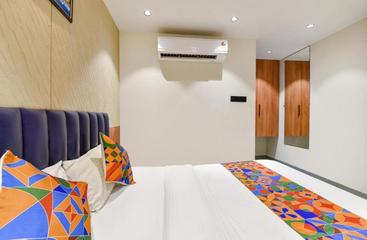 Hotel Solitaire Tower - Top Rated Area- In House Parking