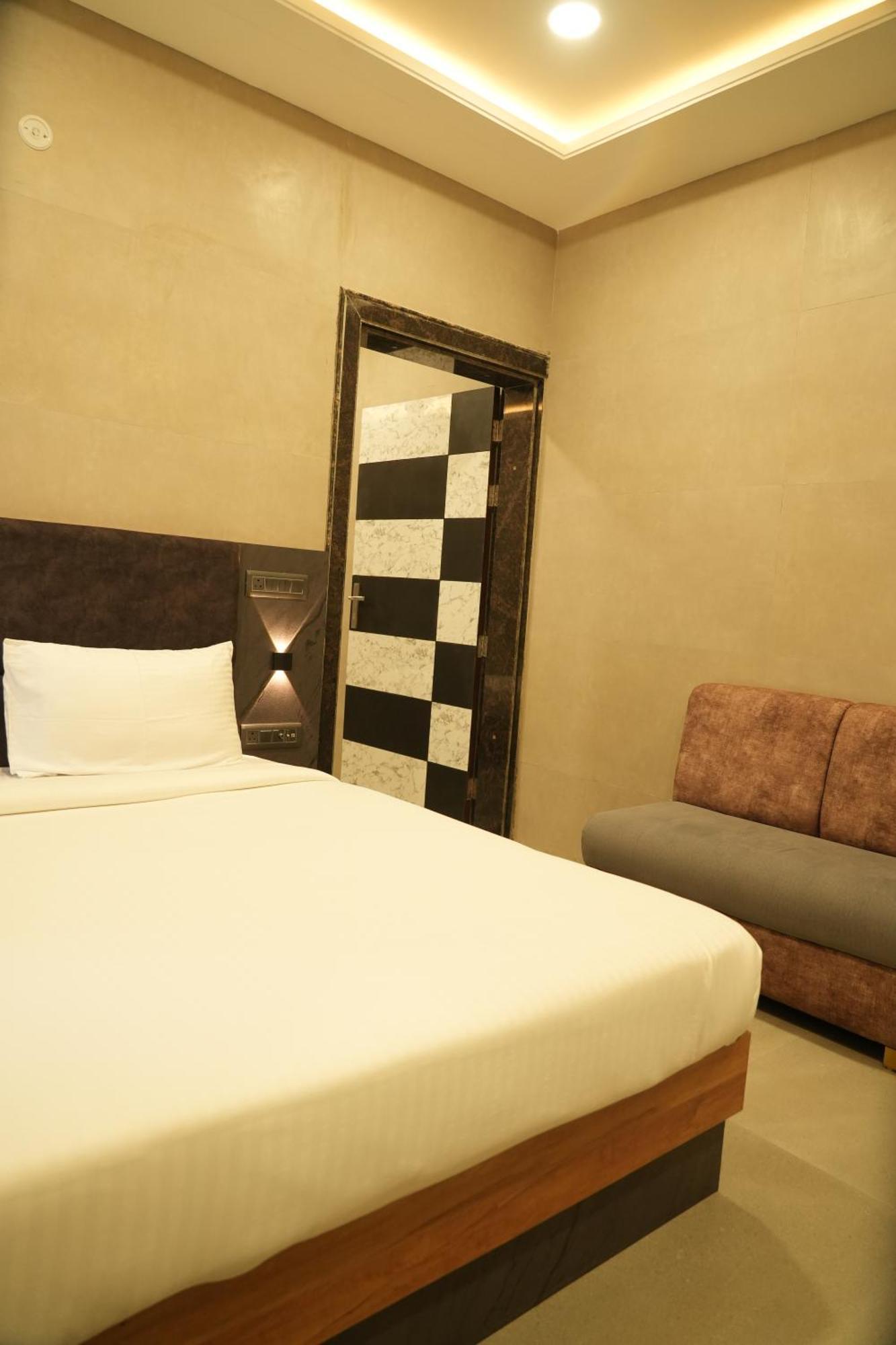 Maa Vindhyachal Dham Hotel Vrindavan