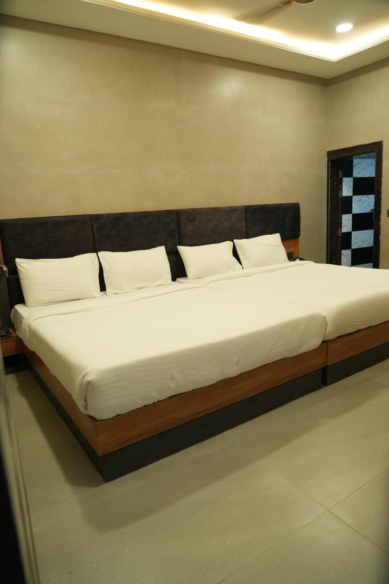 Hotel Maa Vindhyachal Dham Vrindavan