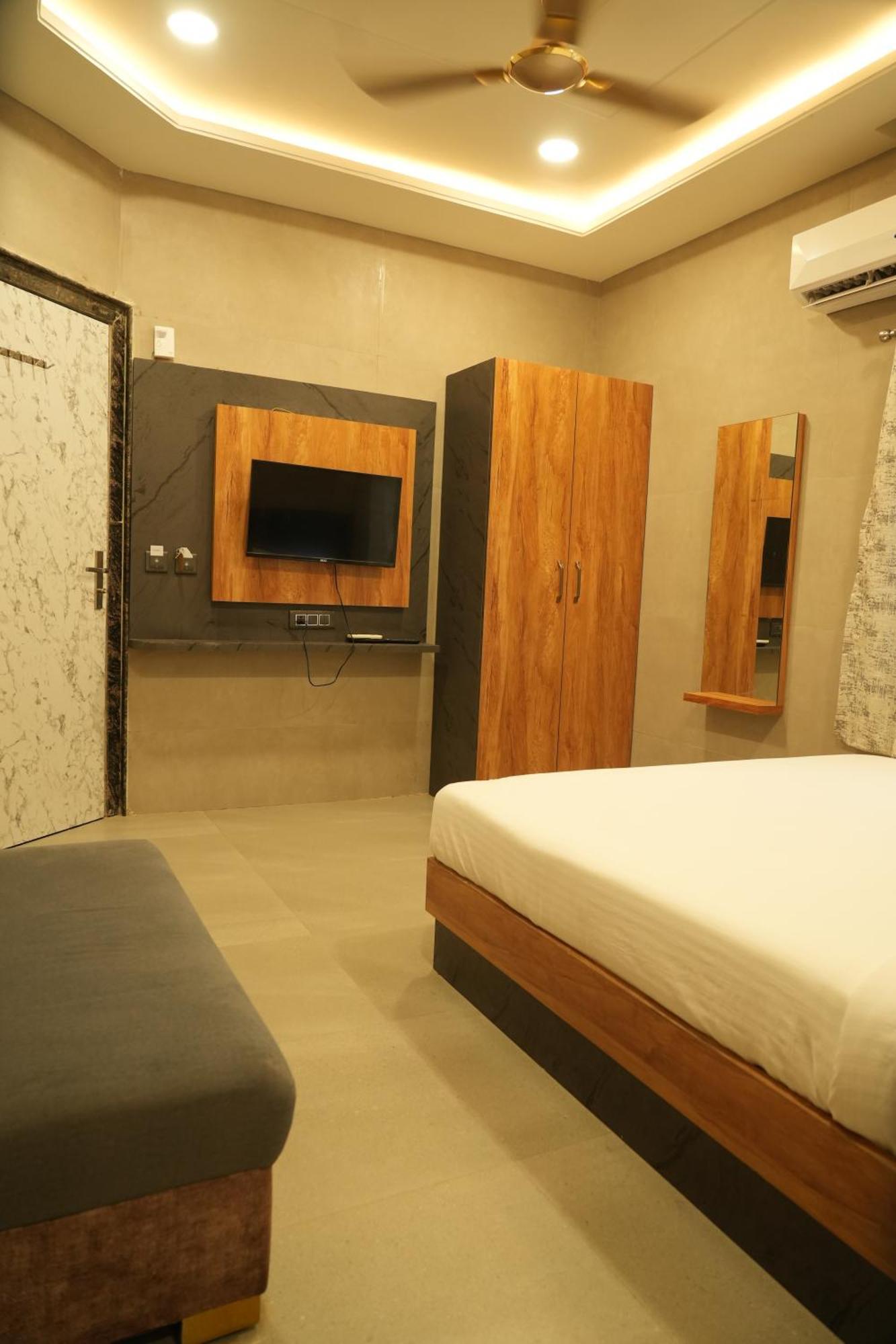 Hotel Maa Vindhyachal Dham Vrindavan