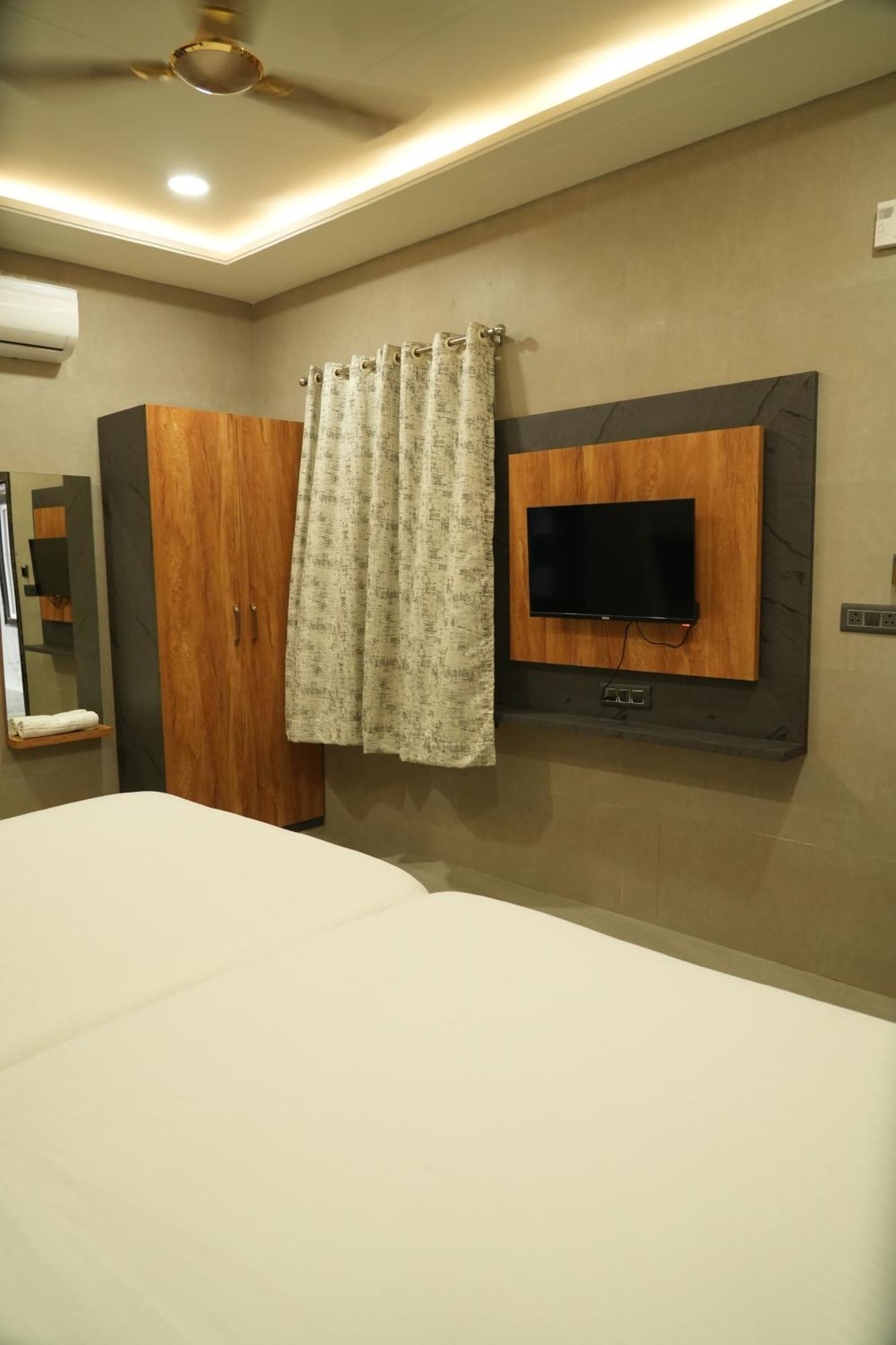 Hotel Maa Vindhyachal Dham Vrindavan