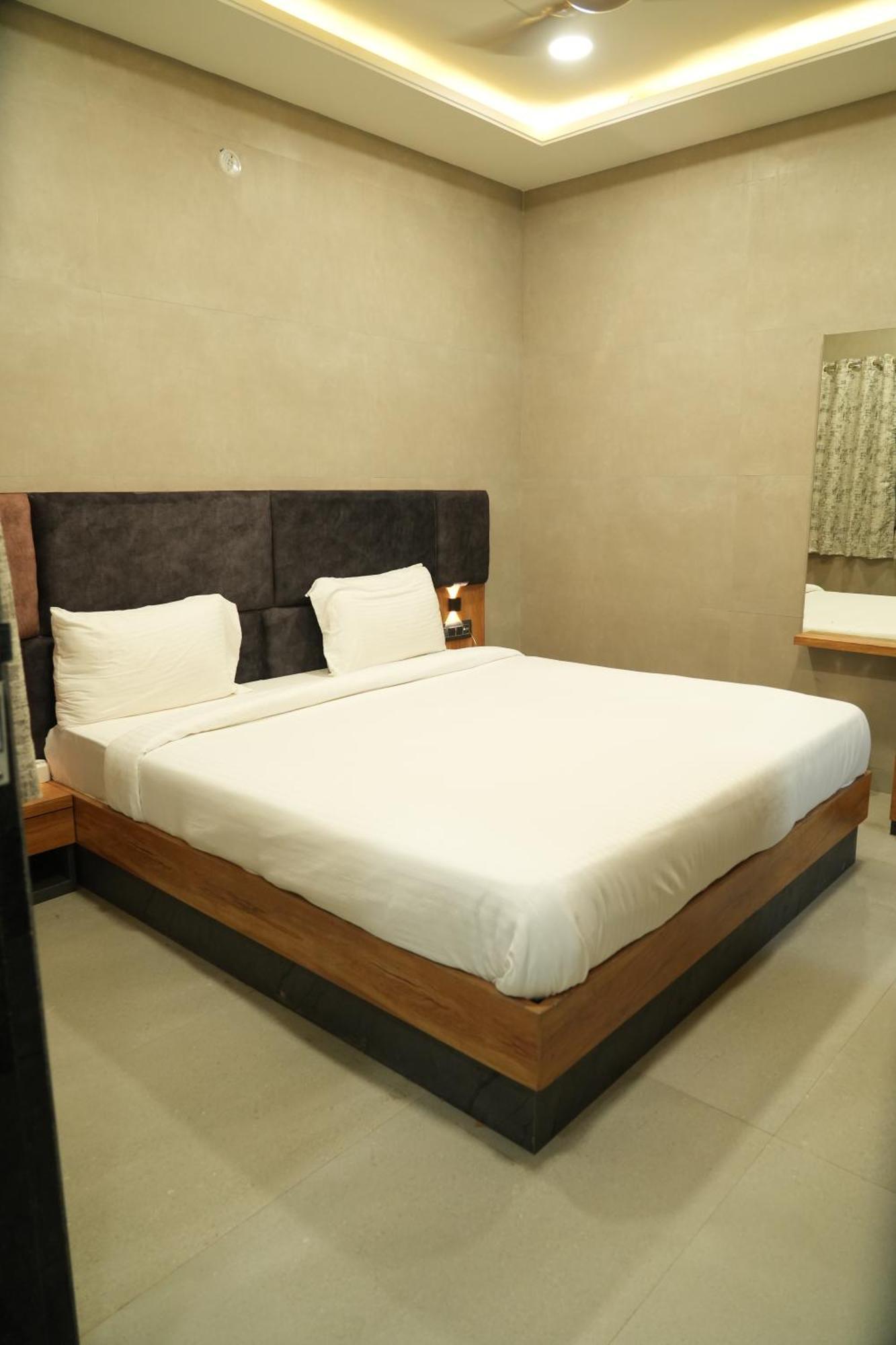 Maa Vindhyachal Dham Hotel Vrindavan