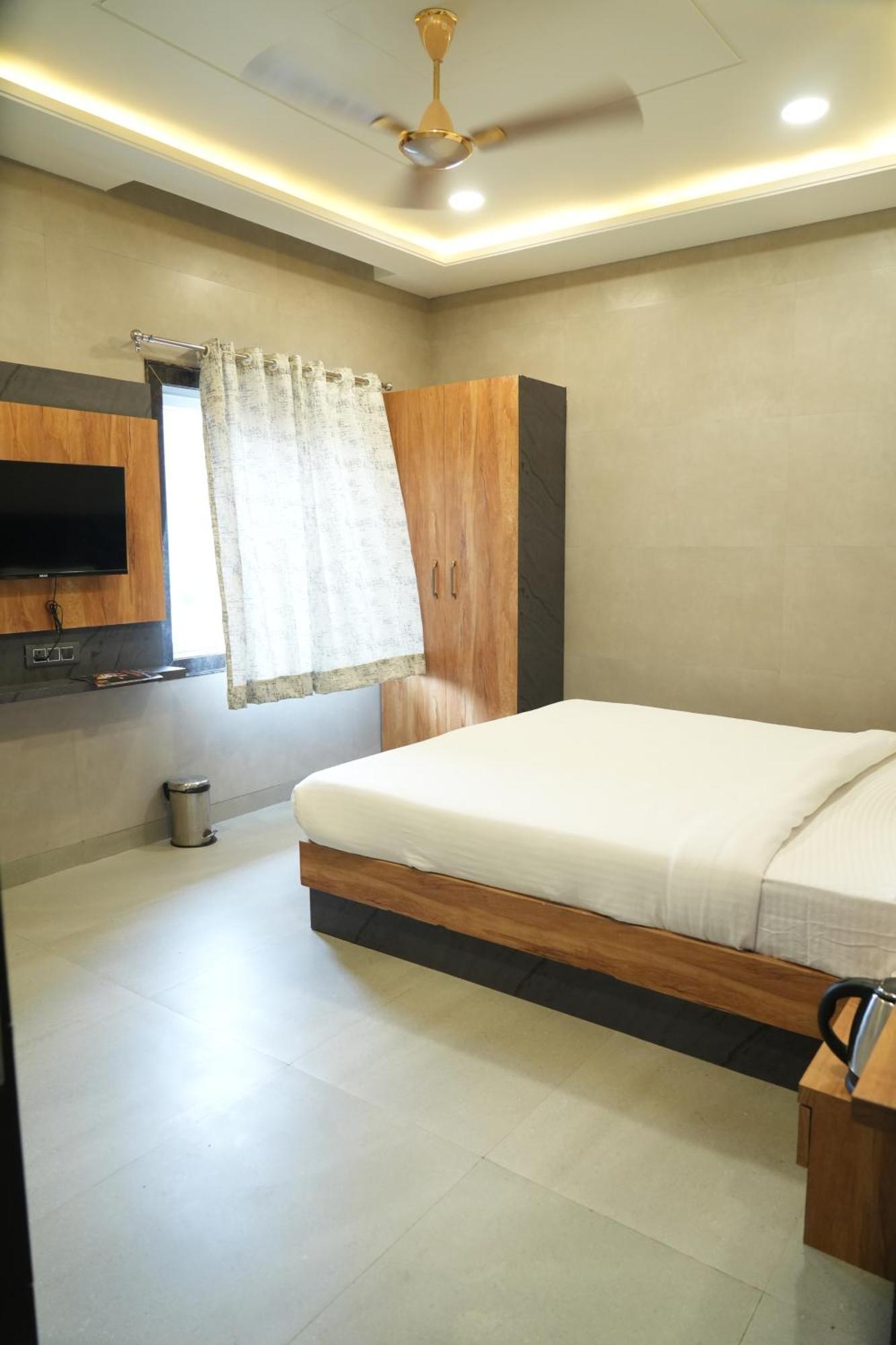 Maa Vindhyachal Dham Hotel