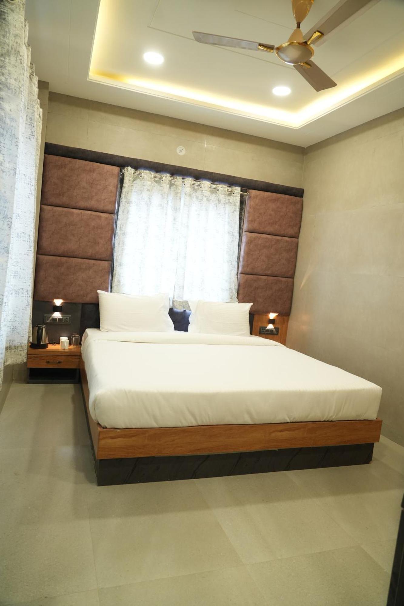 Maa Vindhyachal Dham Hotel Vrindavan