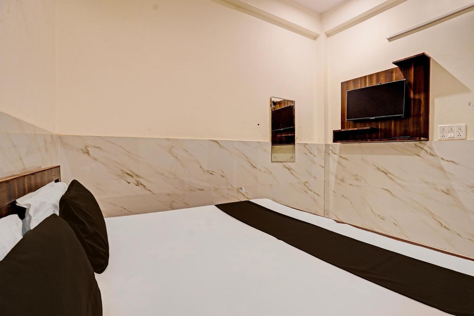 Oyo Gauri Shankar Dham Hotel