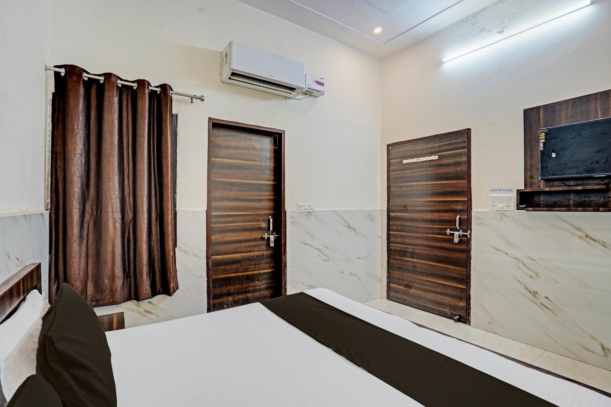 Hotel Oyo Gauri Shankar Dham 3*