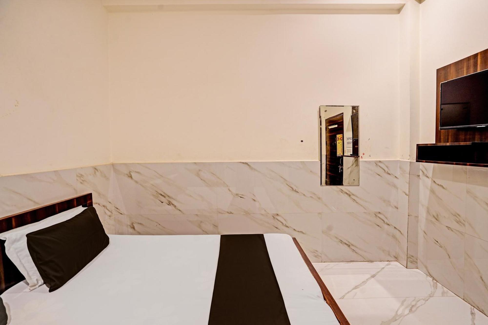 Oyo Gauri Shankar Dham Hotel
