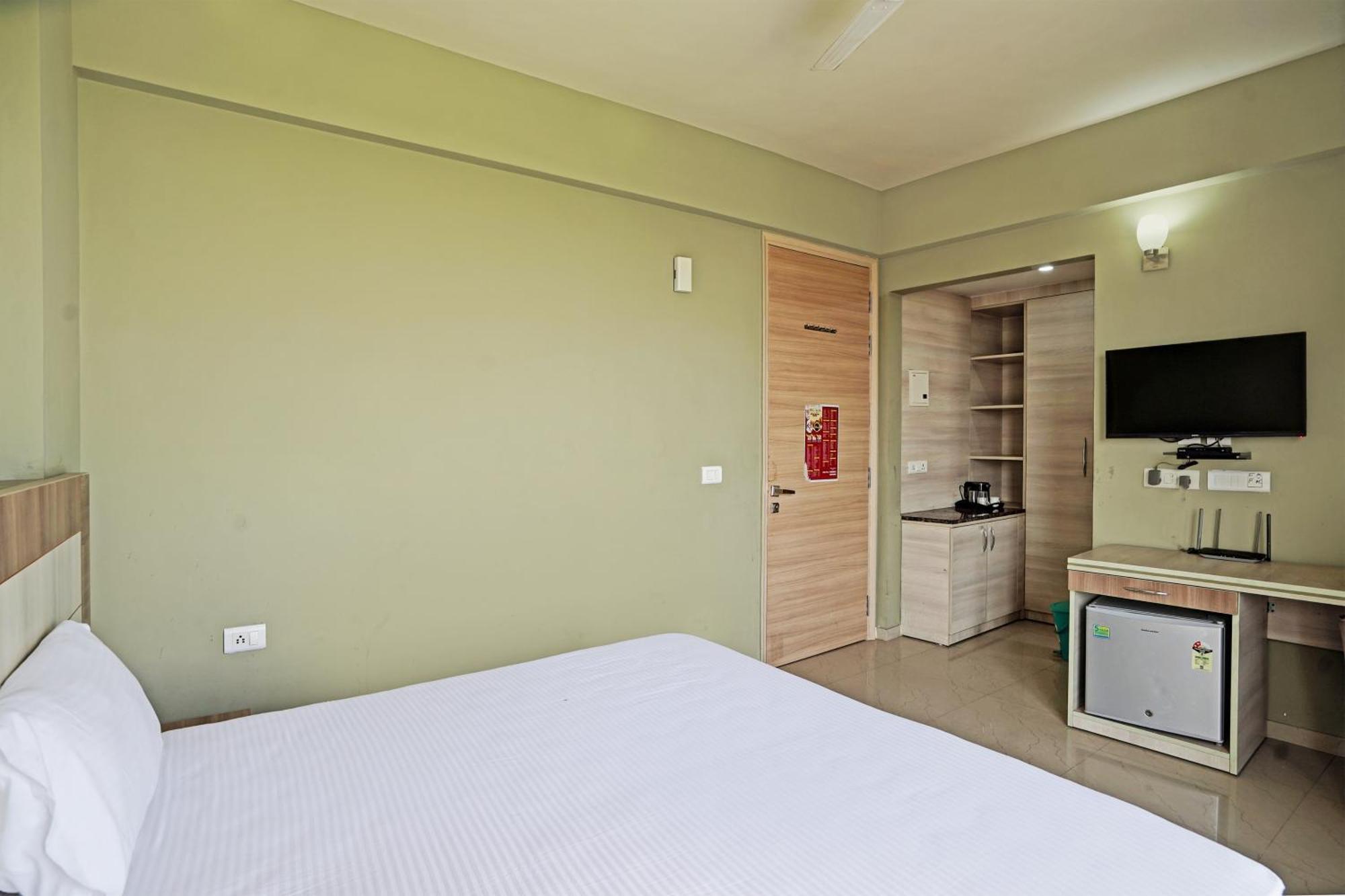 O Anirbhav Dham Hotel Vrindavan