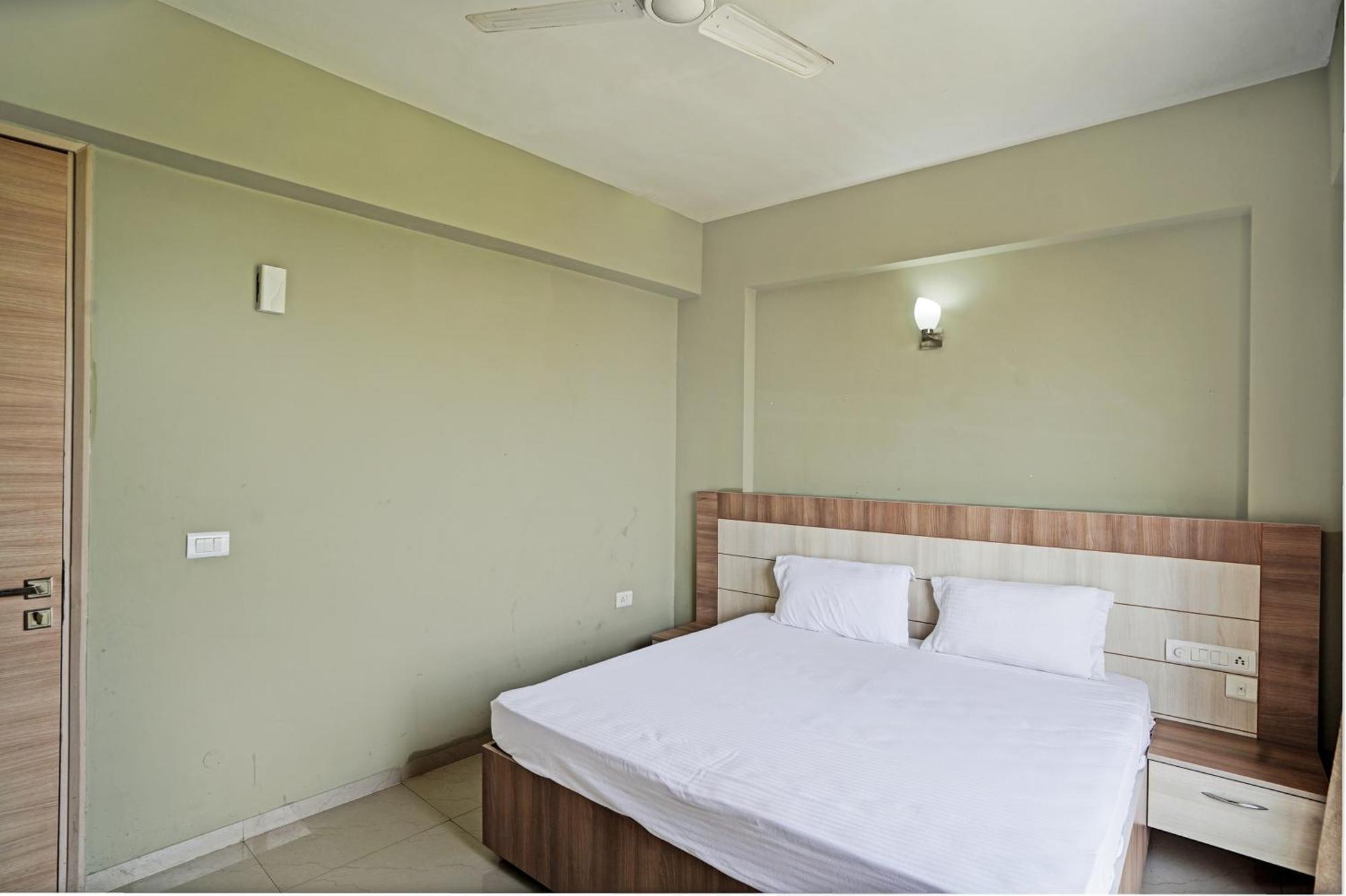 O Anirbhav Dham Hotel