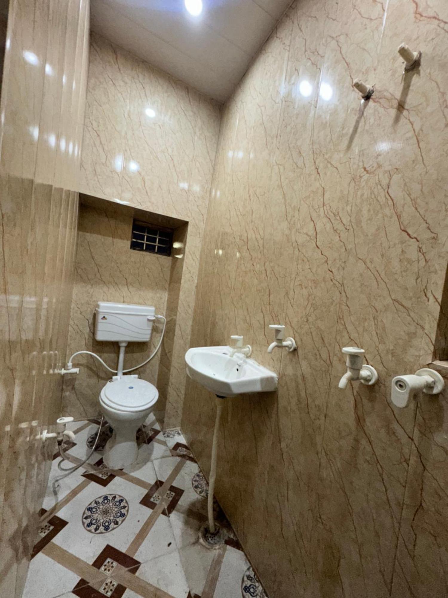 Pakhi Residency Guest house *