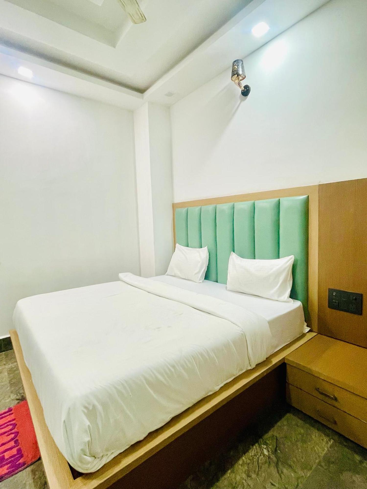 Hotel Meera Madhav Dham- Luxe