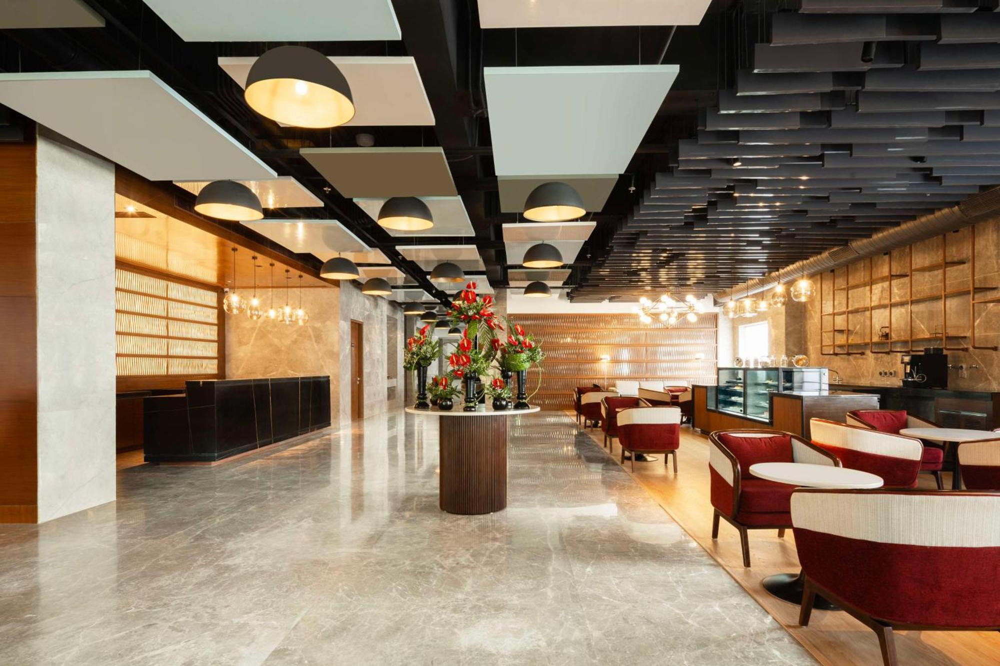Radisson Hotel *