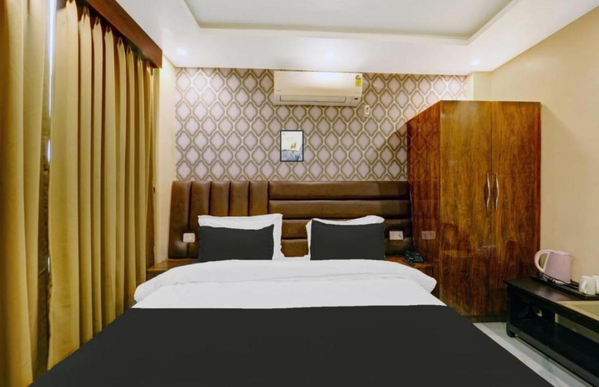 Golden Gate By Gujarat Luxe Hotel 3*