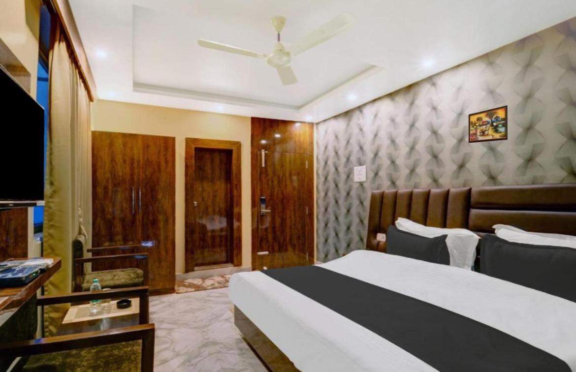 Hotel Golden Gate By Gujarat Luxe 3*