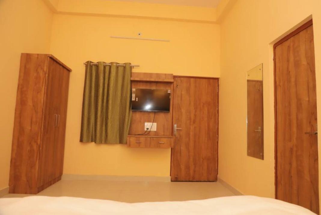 Hotel Golden Gate By Gujarat Luxe 3*