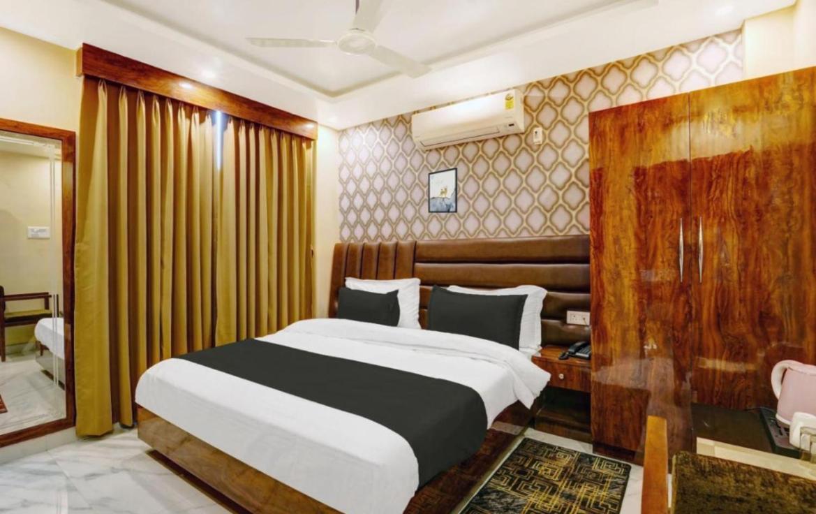 Hotel Golden Gate By Gujarat Luxe 3*