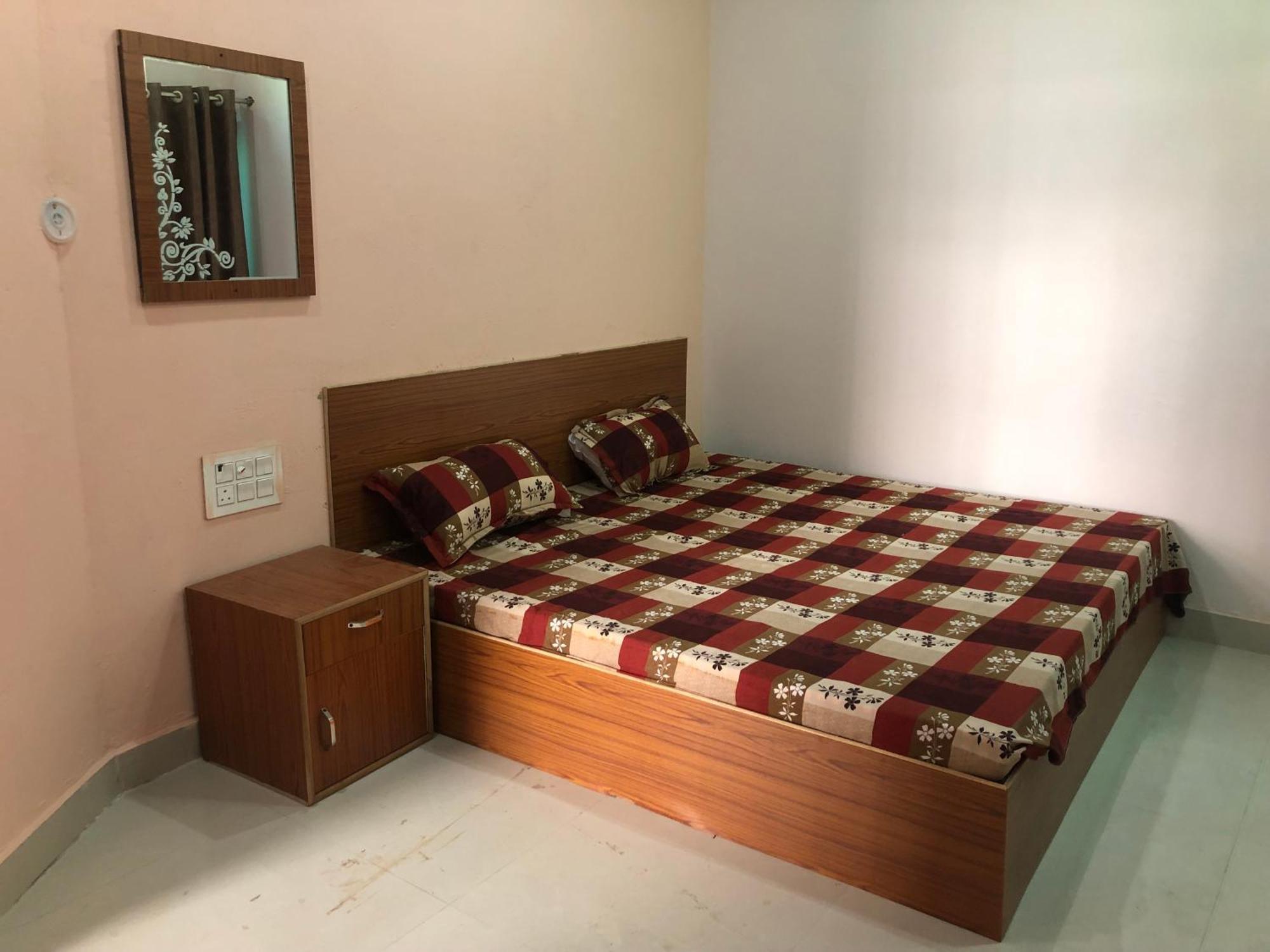 Saraswati Devi Atithi Bhawan Homestay Vrindavan