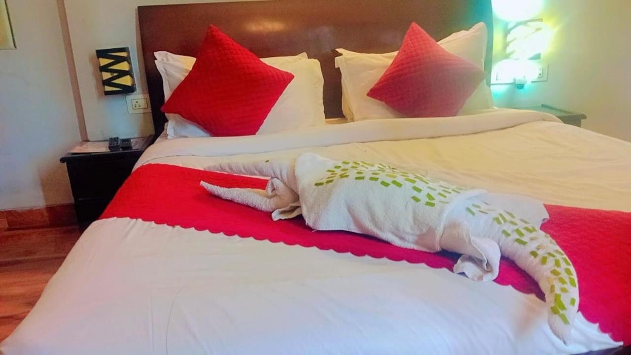 Hotel Serenity & 4*