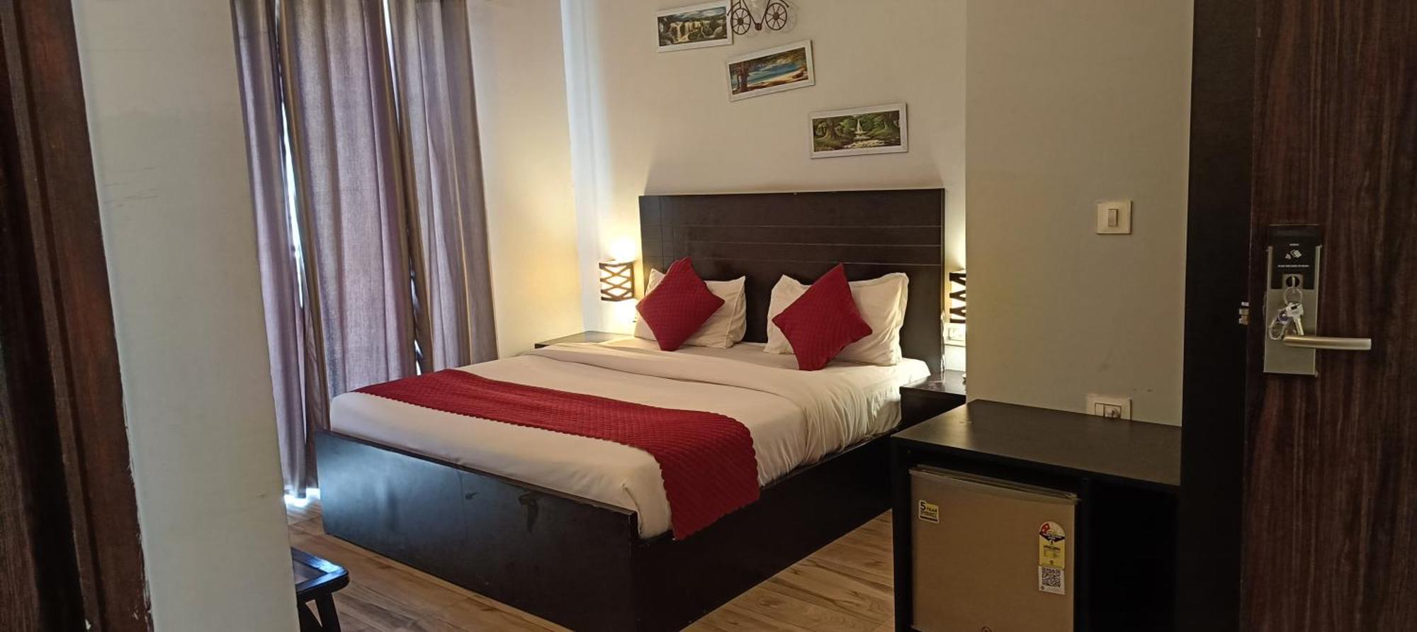 Vrindavan Suites Hotel 4*
