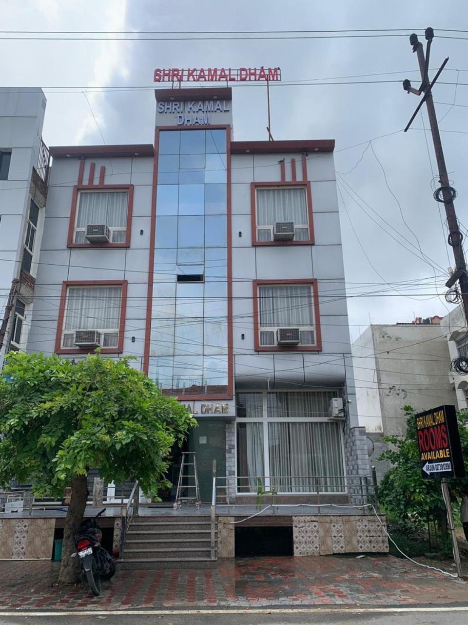 Shri Kamal Dham - Near Prem Mandir * Vrindavan