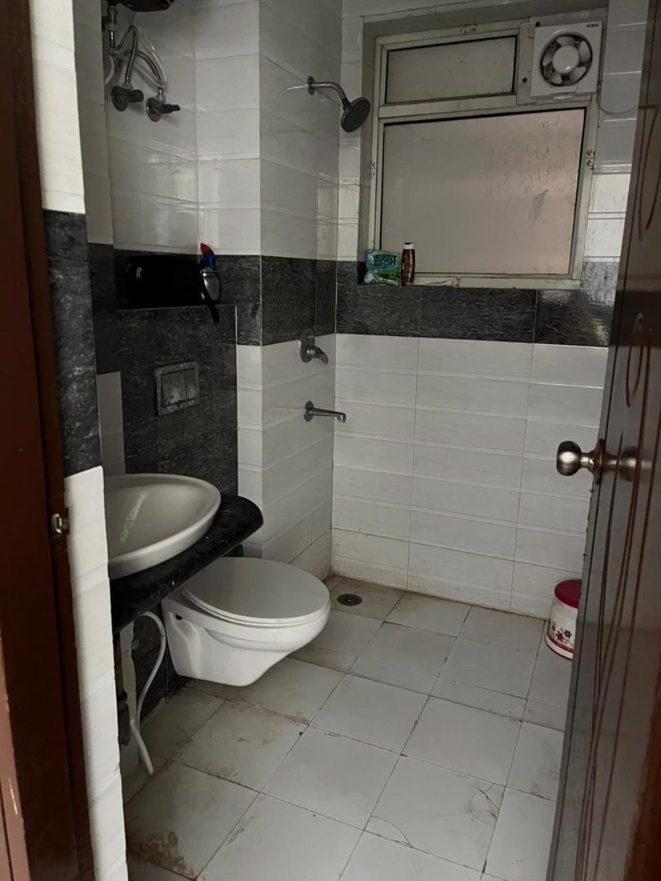 Entire Studio At Mandikini * Vrindavan