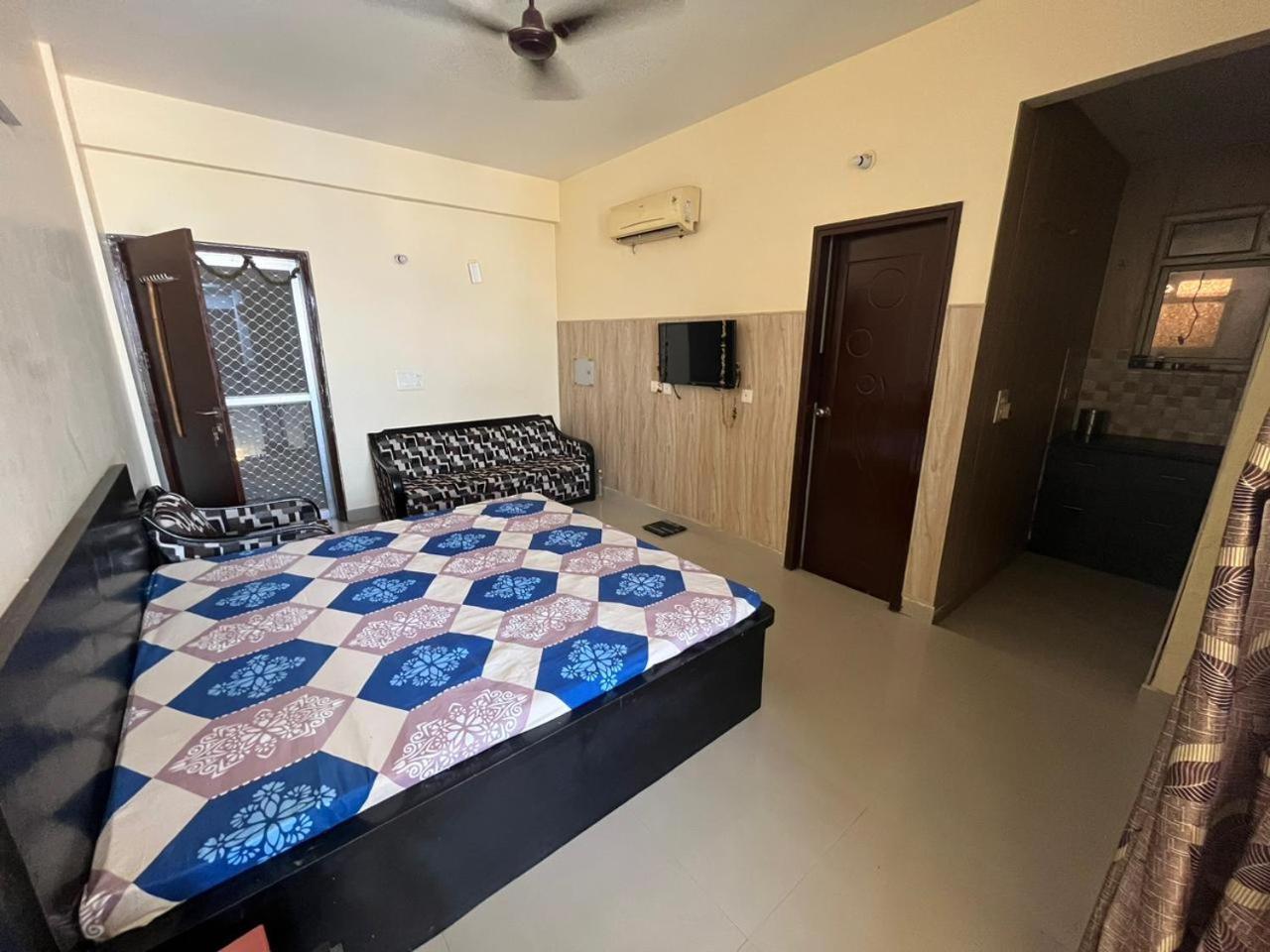 Entire Studio At Mandikini *